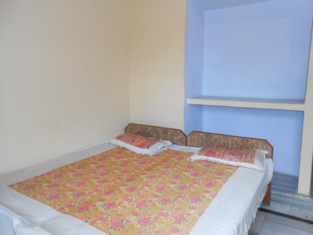 Maruti Guest House Varanasi Rom bilde