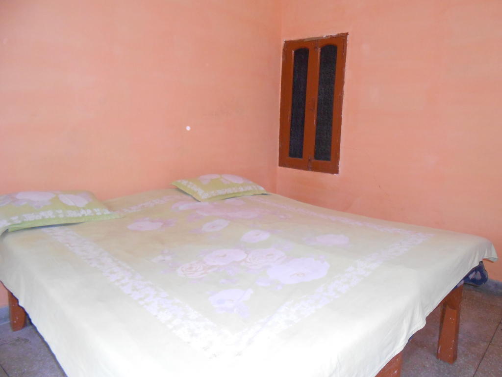 Maruti Guest House Varanasi Rom bilde